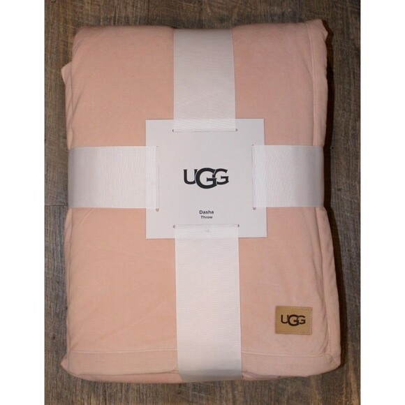 NWT UGG VELVET PLUSH‎ SHERPA LINED THROW PINK 50 X 70 - Picture 1 of 4